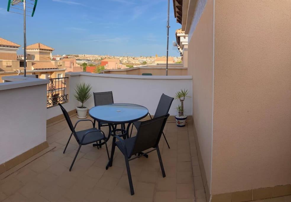 3 Bedroom Townhouse In Alicante, Orihuela المظهر الخارجي الصورة